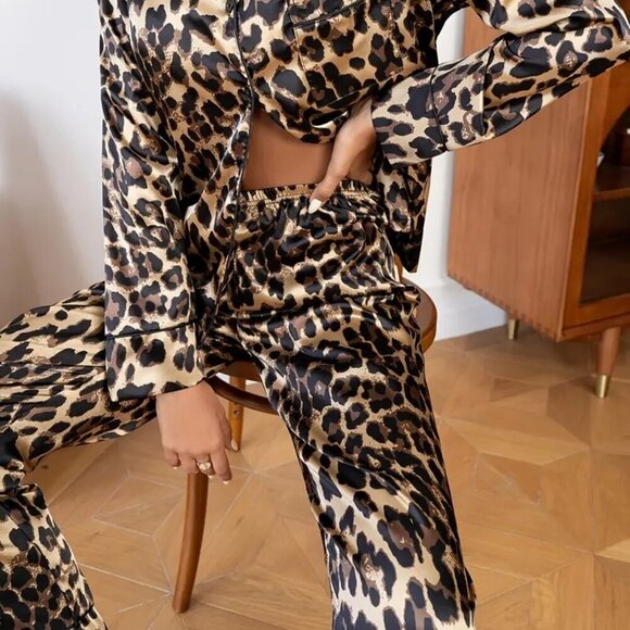 Vintage Sexy Leopard Print Long Sleeve Pajama Set (Color: Khaki Color) - Picture 4 of 4